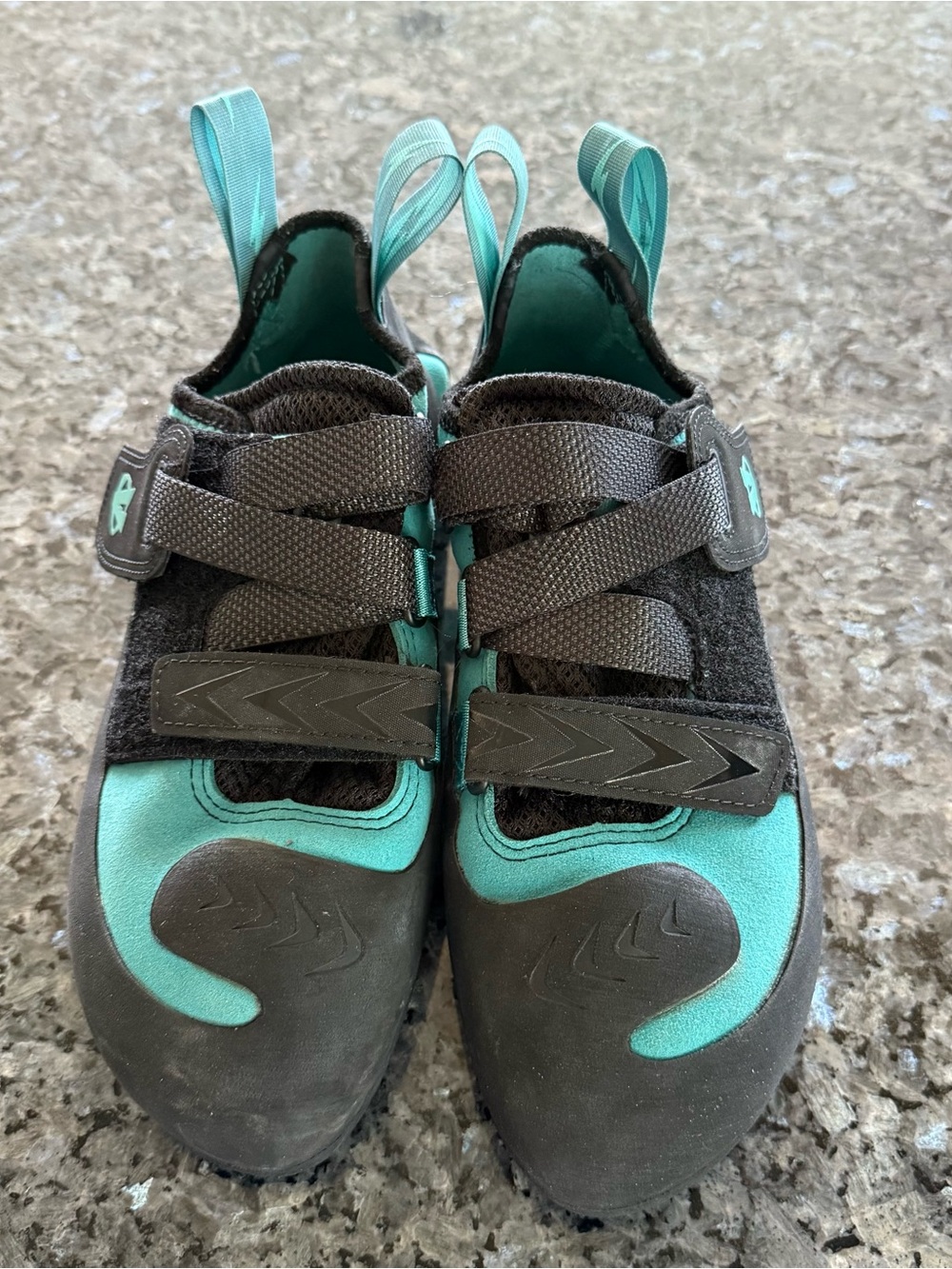 Like new EVOLV Kira Climbing Shoes- teal blue & black – unisex, women’s size 10